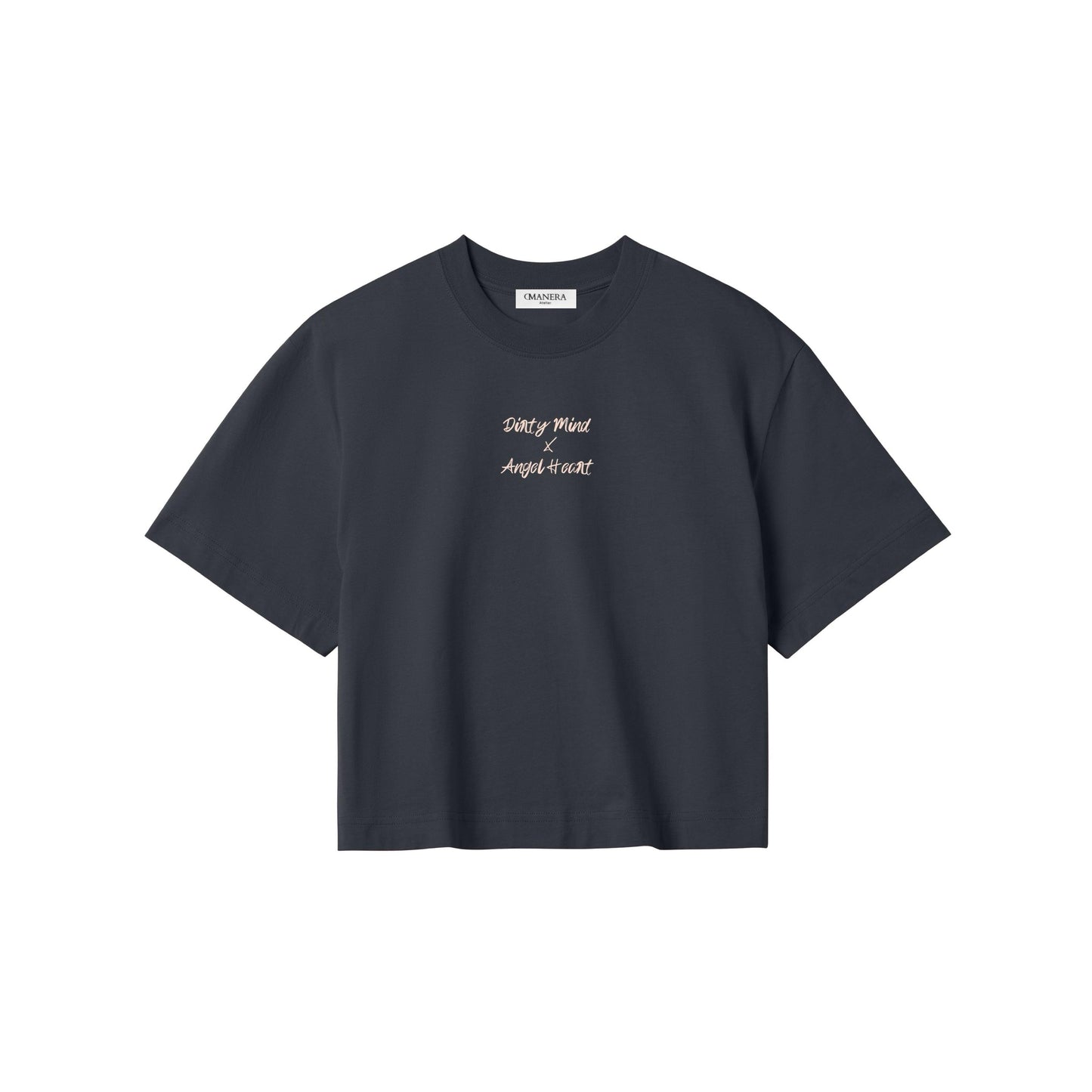 Schwarzes DMANERA Atelier T-Shirt mit Aufschrift 'Dirty Mind x Angel Heart' auf Brust, minimalistisches Design