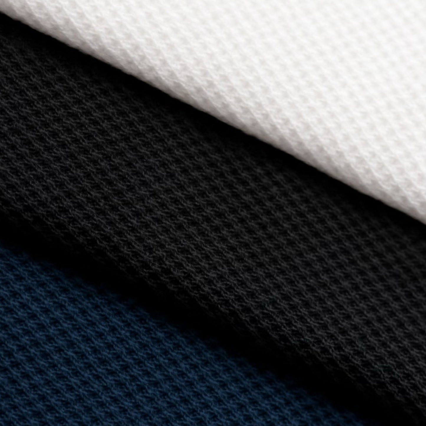 Hochwertige Stoffstruktur in Weiß, Schwarz und Dunkelblau von DMANERA Atelier Kleidung