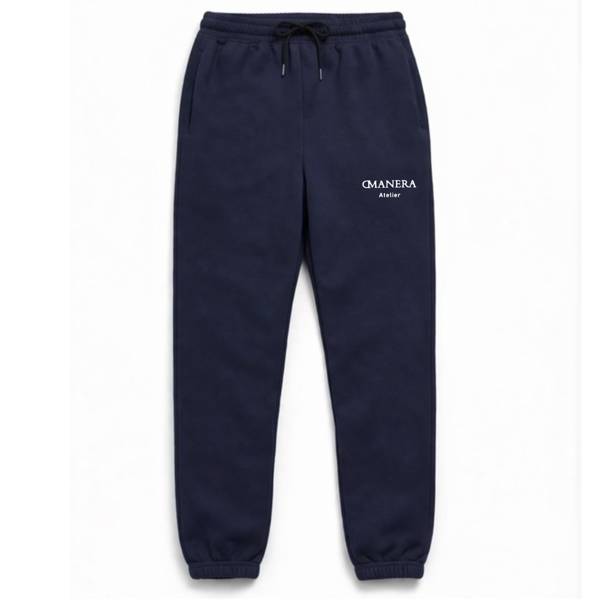 Dunkelblaue Jogginghose mit weißem Logo, elastischem Bund und Kordelzug, vor weißem Hintergrund