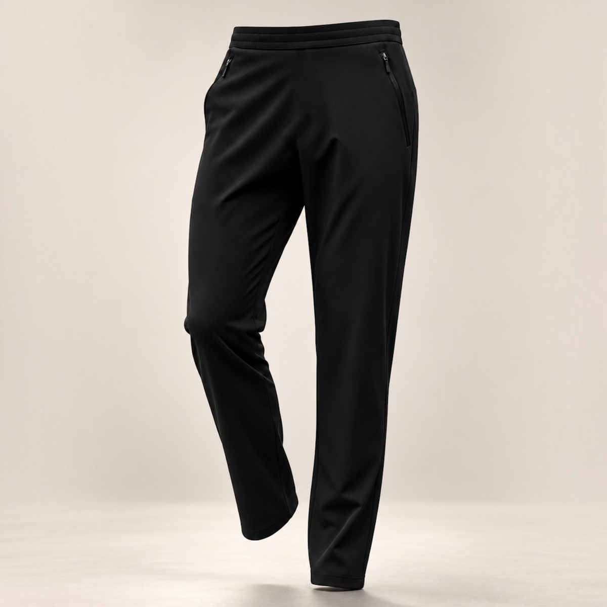 DMANERA Atelier Hybrid Pant in Schwarz – hochwertige Herren-Hose im modernen Business-Casual-Stil mit minimalistischem Design und eleganter Passform.